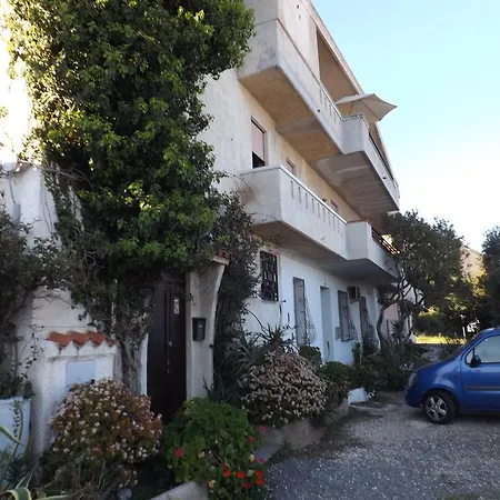 ゲストハウス Cozy House Sea View 3*